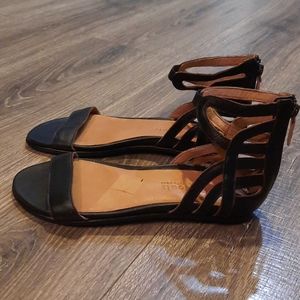 Gentle Souls by Kenneth Cole Sandals Size 7.5M